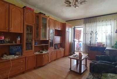 Apartament cu 3 camere decomandat în Traian - 9