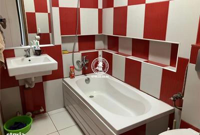 Apartament cu 3 camere decomandat în Podu Roș - 1