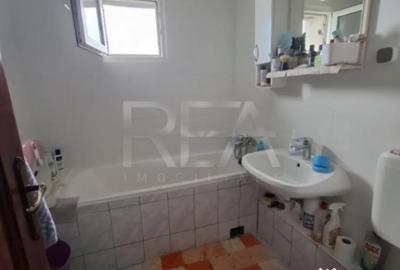 Apartament cu 3 camere decomandat, mobilat în Uverturii