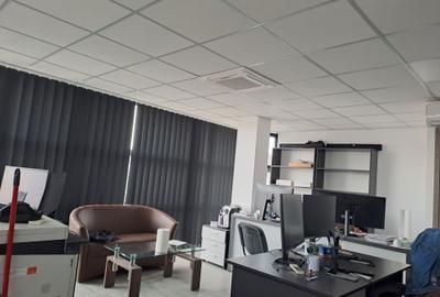 Spațiu comercial, de 35 mp, în Central - 4