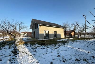 Casă cu Teren 800 Mp în Pădureni - 1