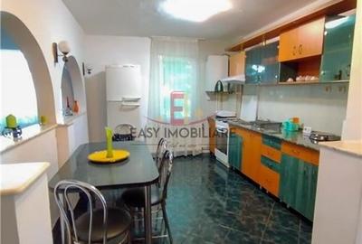 Apartament cu 4 camere decomandat în Tudor