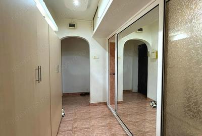 Apartament cu 4 camere semidecomandat în Circumvalațiunii - 1