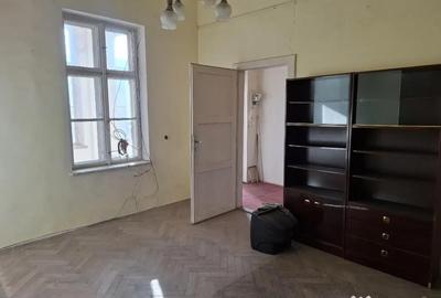 Apartament cu 3 camere semidecomandat în Central - 3