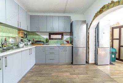 Casă cu 10 camere cu Teren 7600 Mp în Rucăr - 15