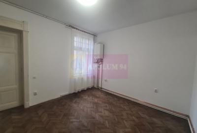 Casă cu Teren 100 Mp în Central - 3