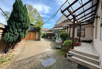 Casa cu 10 camere, 6 bai, cu anexe de birouri si hala - 4