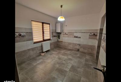 Casă cu 4 camere cu Teren 2676 Mp în Central - 19