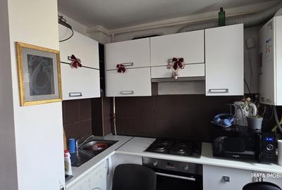 Apartament cu 2 camere semidecomandat, mobilat în Micro 9 - 2