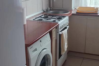 Inchiriez apartament cu 3 camere