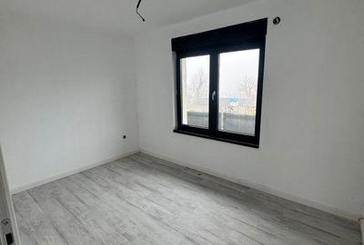 Casă cu 4 camere cu Teren 600 Mp în Groși
