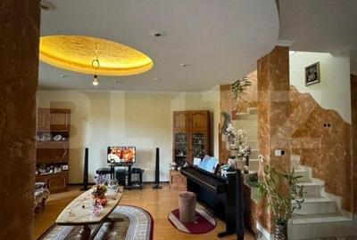 Casa de vanzare cu 6 camere, 480 mp, zona Vetis