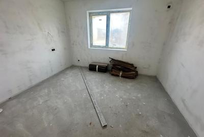Duplex cu 4 camere cu Canalizare în Central - 4