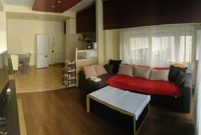Apartament cu 3 camere semidecomandat, mobilat în Plopilor