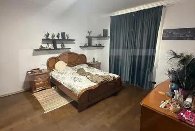 Casă cu 4 camere cu Teren 8000 Mp în Central - 10