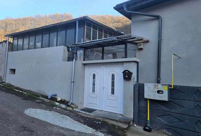 Casă cu 5 camere cu Teren 250 Mp în Central - 2