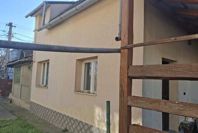 Casă individuală cu 4 camere cu Canalizare în Mărăști - 1