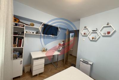 Apartament cu 4 camere decomandat în 1 Mai - 9