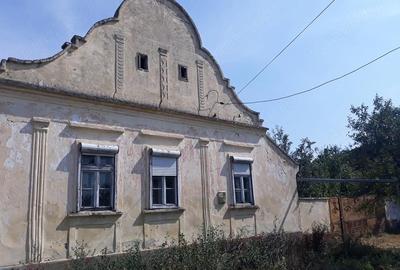 Casă cu 5 camere cu Teren 2845 Mp în Central