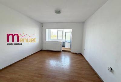 Apartament cu 2 camere decomandat în Pelican