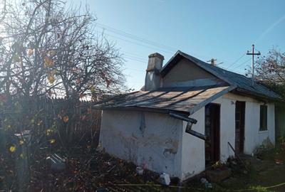 Casă cu 2 camere cu Teren 1000 Mp în Central - 2