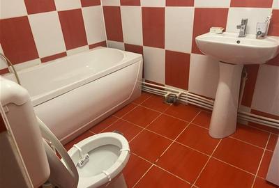 Garsoniera de vanzare , zona Spitalul Judetean Focsani , 28 mp , decomandata , e - 9