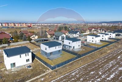 Casă cu 4 camere cu Teren 500 Mp în Sânpetru - 31