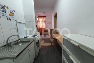 Casă cu 6 camere cu Canalizare în Central - 1