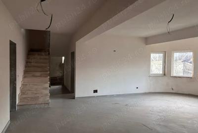 Casă cu 6 camere cu Teren 1100 Mp în Traian - 3