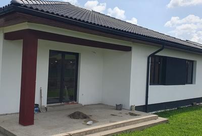 Vand URGENT casa cu 3 cam.Su=130 mp.