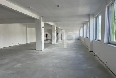 Spațiu comercial, de 300 mp, în Central