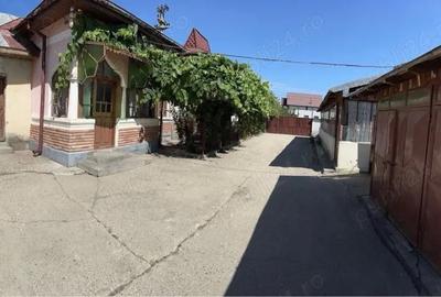 Casă cu Teren 2000 Mp în Central - 1