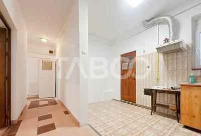 Apartament cu 3 camere decomandat, mobilat în Gruia - 5