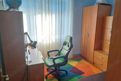 Cartier Sasar apartament 4 camere, balcon, etaj 3 - 1