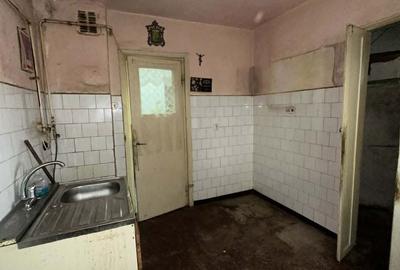Apartament cu 2 camere semidecomandat în Micro 16 - 19