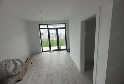 Casă cu 5 camere cu Teren 220 Mp în Mehala - 2