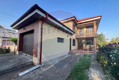 Casă cu 5 camere cu Teren 849 Mp în Golești