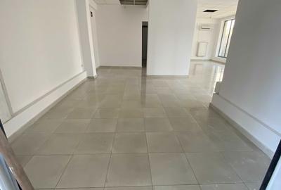 Spațiu comercial, de 72 mp, în Central - 4