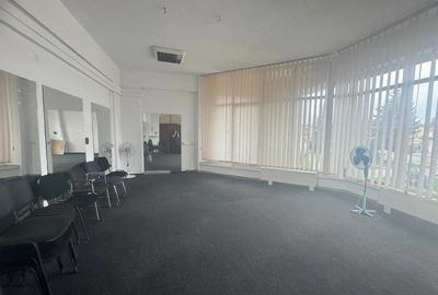 Spațiu comercial, de 25 mp, în Central - 9