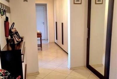 Apartament cu 3 camere decomandat, mobilat în Circumvalațiunii