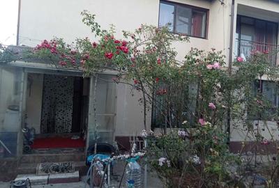 Casă cu 4 camere în Central - 1