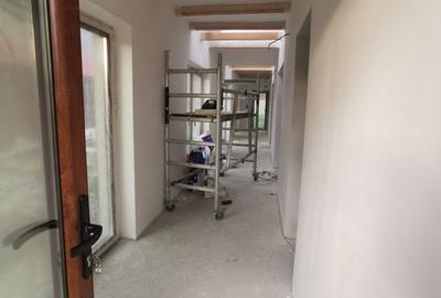 Casă cu 4 camere în Central - 1