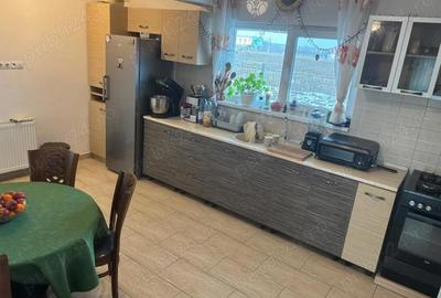 Casă cu 8 camere cu Teren 1000 Mp în Grădiștea - 5