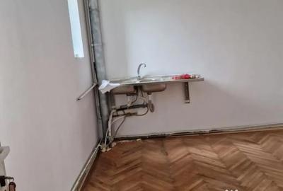 Spațiu comercial, de 1,000 mp, în Central - 9