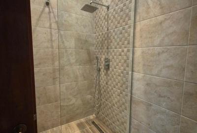 Casă individuală cu 8 camere cu Teren 300 Mp în Central - 12
