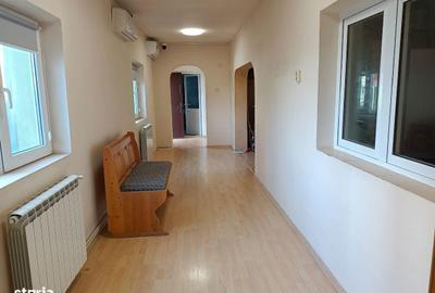 Casă cu 5 camere cu Teren 70 Mp în Central - 7