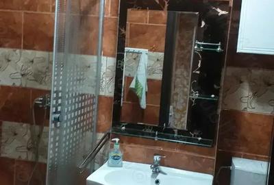 Inchiriez apartament decomandat cu doua camere. - 2
