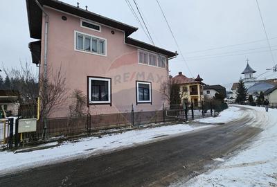 Casă cu 6 camere cu Teren 200 Mp în Central - 2