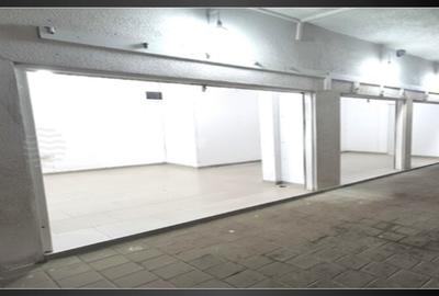 Spațiu comercial, de 1,940 mp, în Central - 7