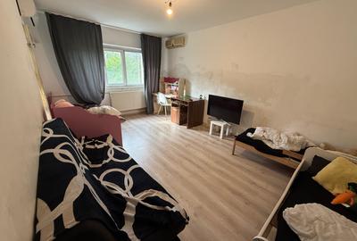 Apartament cu 3 camere decomandat, mobilat în Apusului